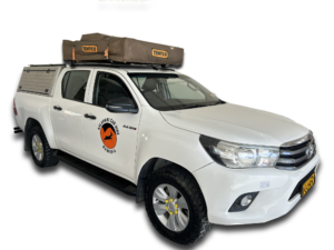 Weißer Toyota Hilux Automatik 4x4 mit Camping und Softtop Dachzelt / White Toyota Hilux with camping and one standard rooftent